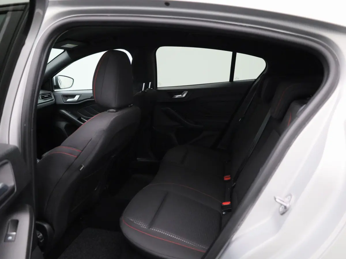 1.0 EcoBoost ST Line Business | Apple Carplay/Android Auto | Winterpakket | Cruise Control | Lichtmetalen Velgen |