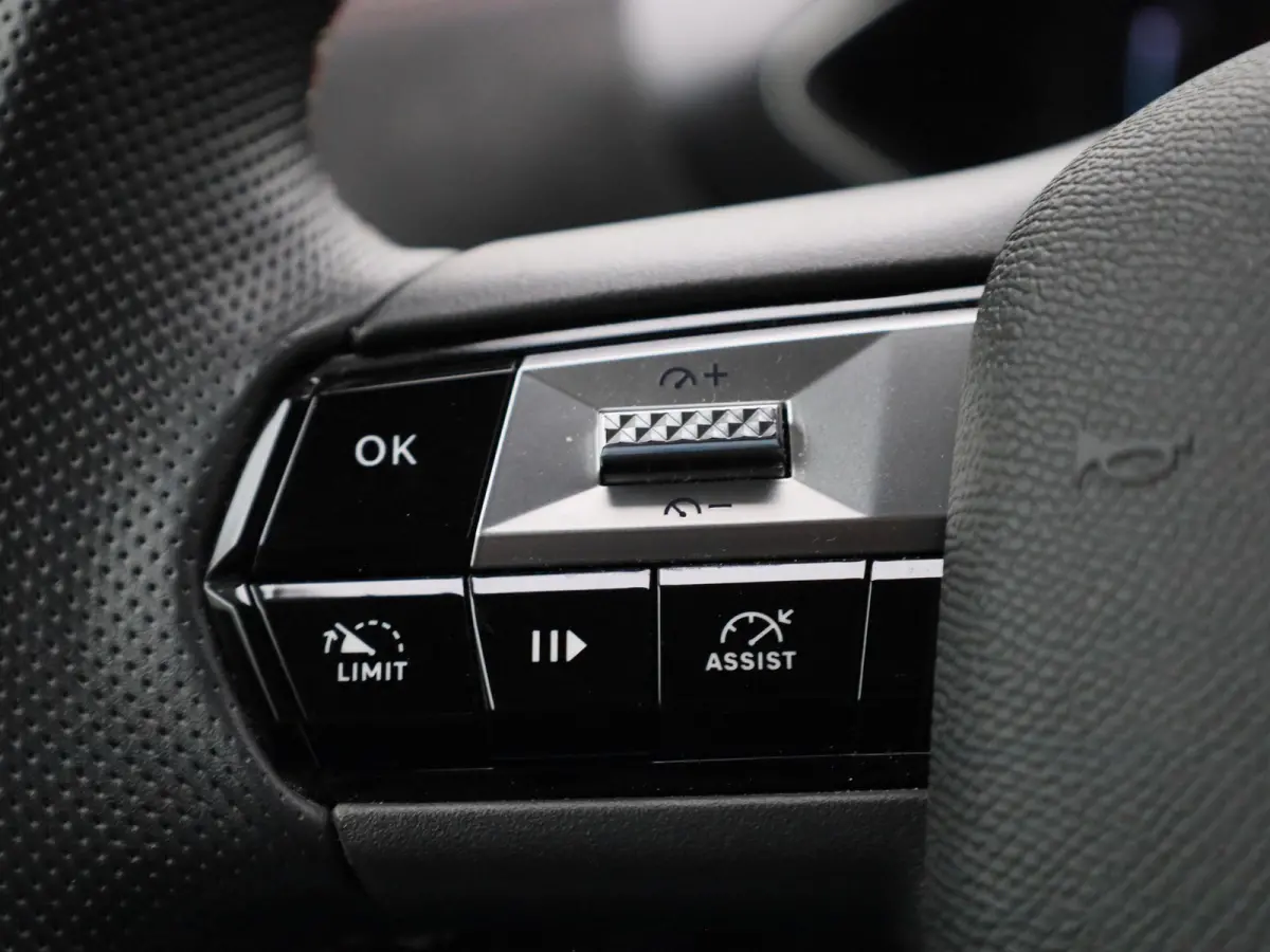 PERFORMANCE Line + | Head-up Display | Achteruitrijcamera | Cruise Control | Keyless | Apple Carplay/Android Auto |