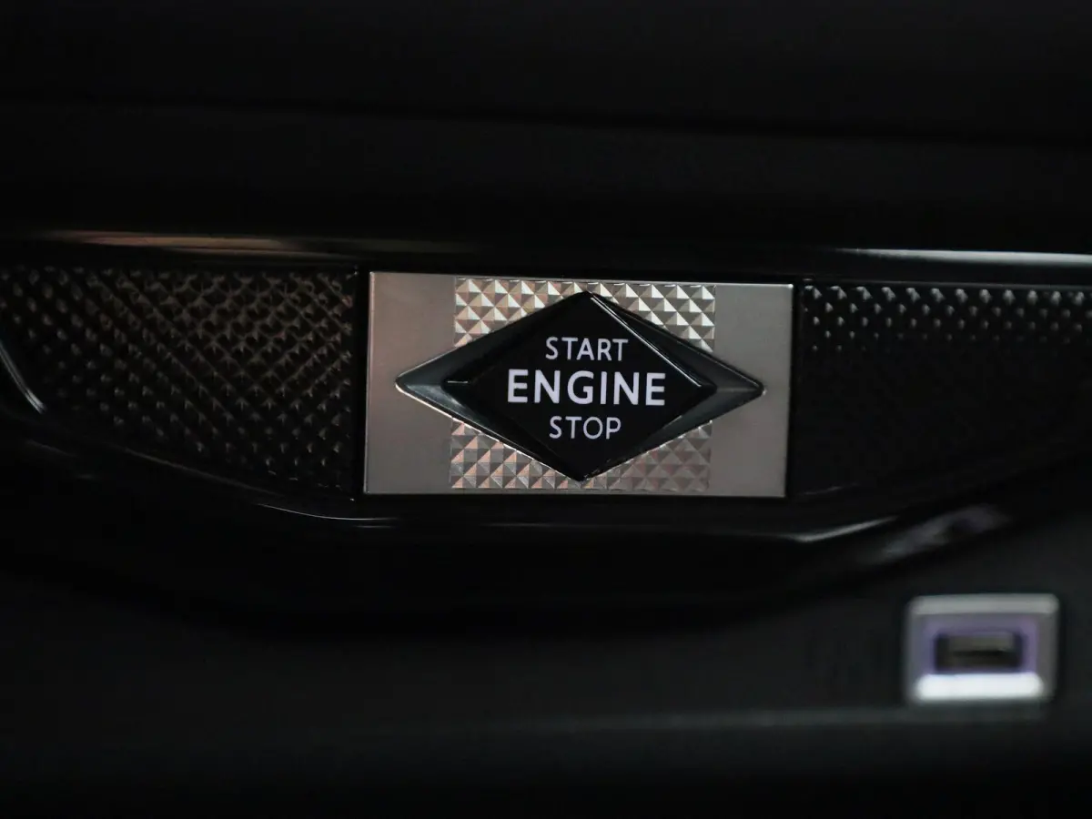 PERFORMANCE Line + | Head-up Display | Achteruitrijcamera | Cruise Control | Keyless | Apple Carplay/Android Auto |
