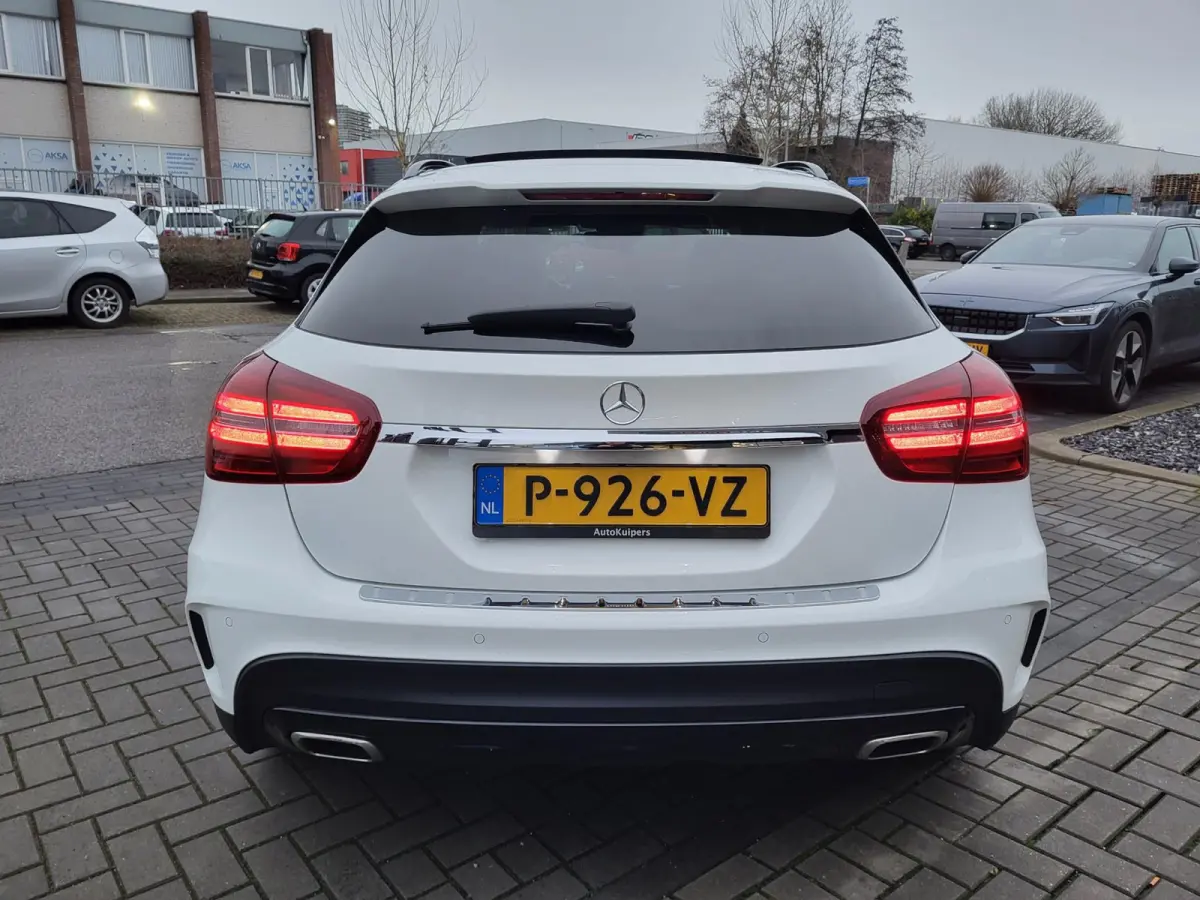 220 4MATIC|BENZINE!| UNIEK |Met panoramadak, elektrische achterklep, cruise, camera en dodehoeksensoren!