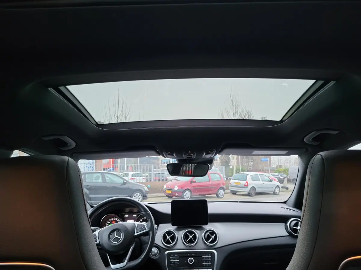220 4MATIC|BENZINE!| UNIEK |Met panoramadak, elektrische achterklep, cruise, camera en dodehoeksensoren!