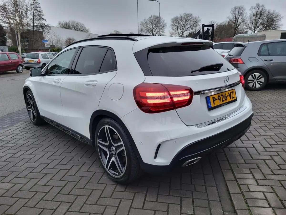 220 4MATIC|BENZINE!| UNIEK |Met panoramadak, elektrische achterklep, cruise, camera en dodehoeksensoren!