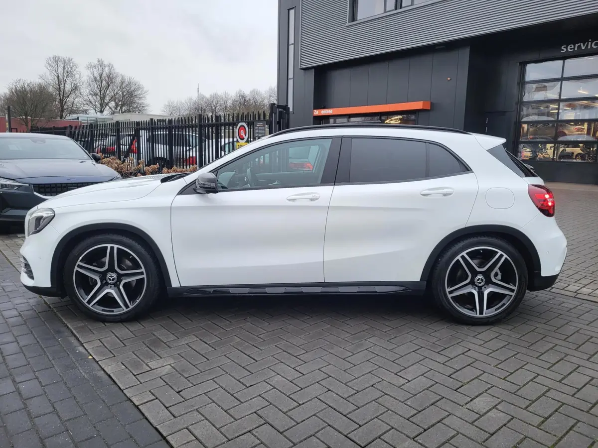 220 4MATIC|BENZINE!| UNIEK |Met panoramadak, elektrische achterklep, cruise, camera en dodehoeksensoren!