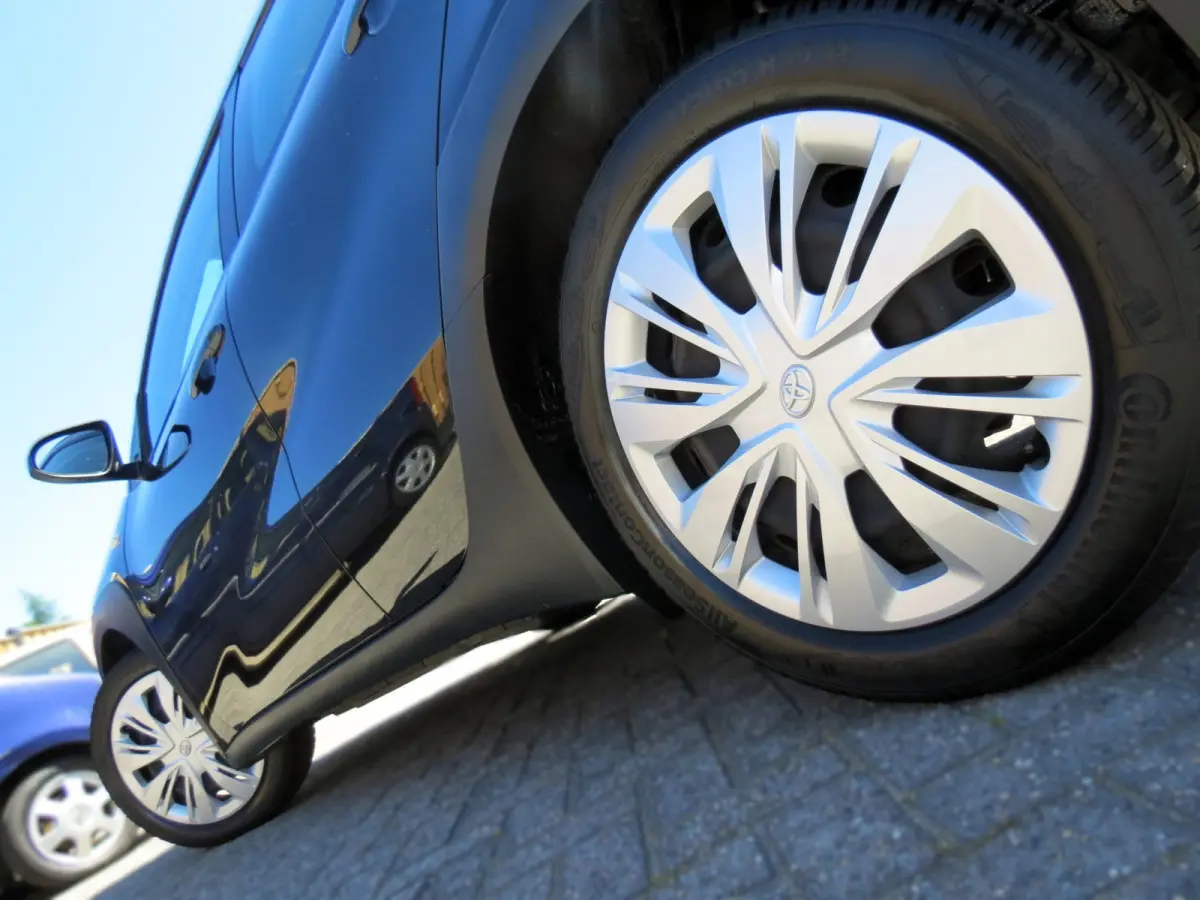 1.0 VVT-i MT Play 1e EIGENAAR | ORIGINEEL NEDERLANDS | ACHTERUITRIJCAMERA | ADAPTIVE CRUISE | DAB+ RADIO |