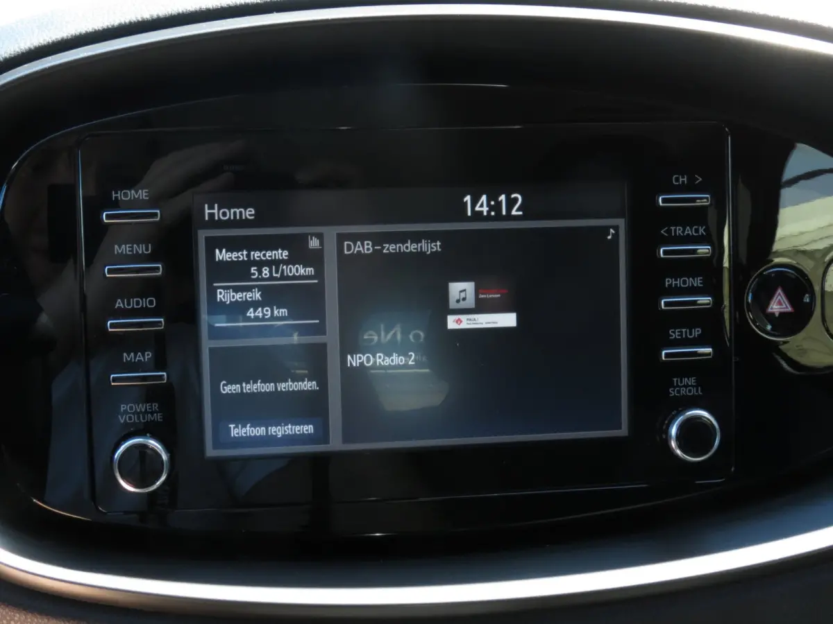 1.0 VVT-i MT Play 1e EIGENAAR | ORIGINEEL NEDERLANDS | ACHTERUITRIJCAMERA | ADAPTIVE CRUISE | DAB+ RADIO |