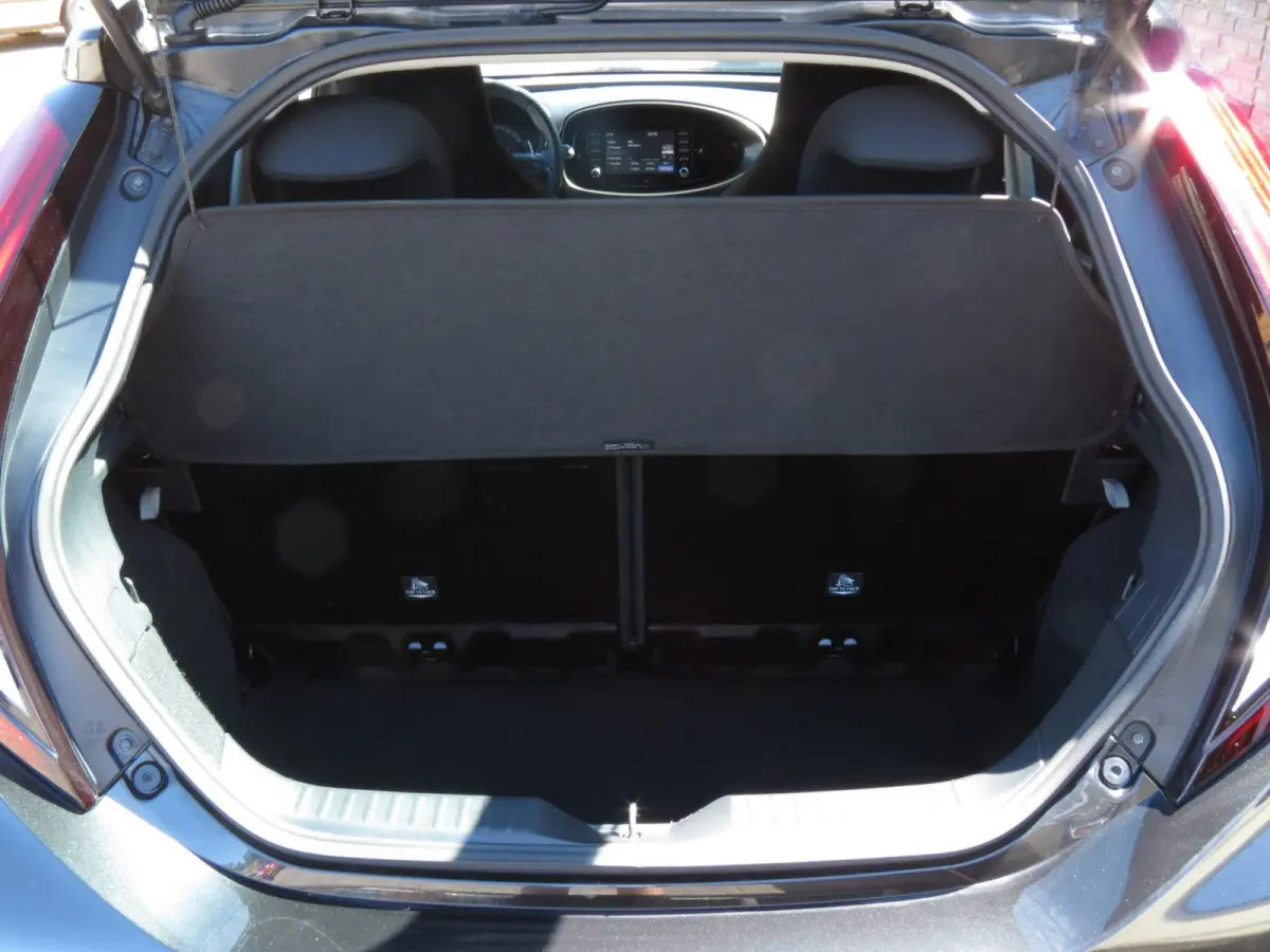 1.0 VVT-i MT Play 1e EIGENAAR | ORIGINEEL NEDERLANDS | ACHTERUITRIJCAMERA | ADAPTIVE CRUISE | DAB+ RADIO |