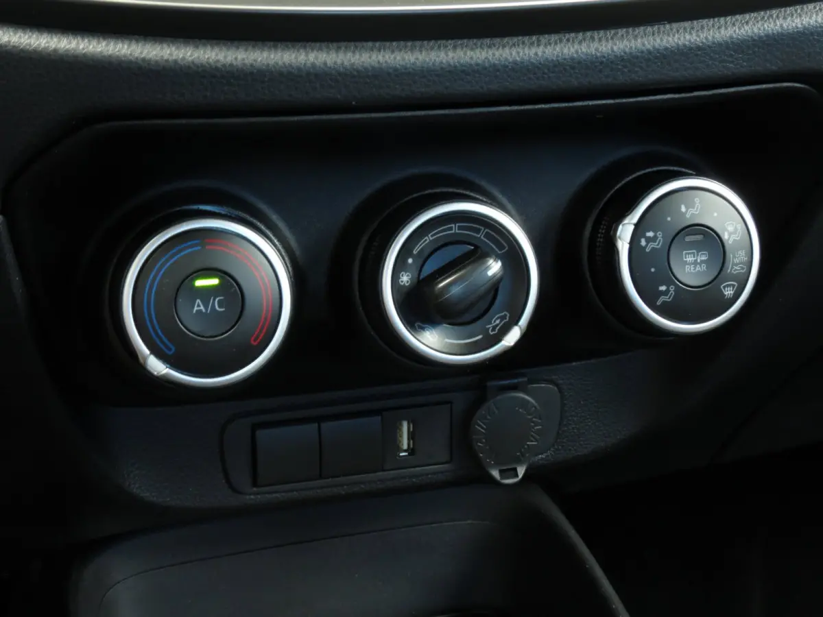 1.0 VVT-i MT Play 1e EIGENAAR | ORIGINEEL NEDERLANDS | ACHTERUITRIJCAMERA | ADAPTIVE CRUISE | DAB+ RADIO |