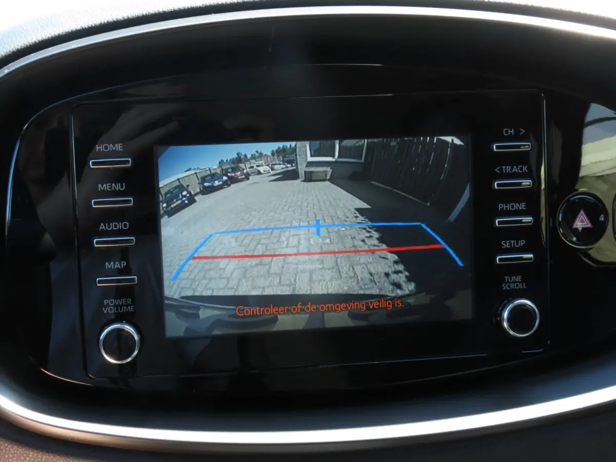 1.0 VVT-i MT Play 1e EIGENAAR | ORIGINEEL NEDERLANDS | ACHTERUITRIJCAMERA | ADAPTIVE CRUISE | DAB+ RADIO |