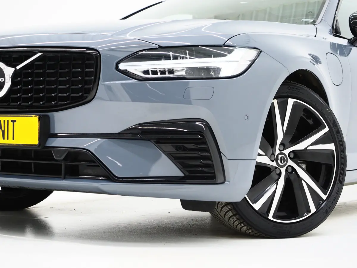 2.0 T6 Plug-in hybrid AWD Plus Dark Long Range | Panoramadak | Pilot Assist | Trekhaak | Leder | Harman/Kardon | 360 | Keyless | Carplay