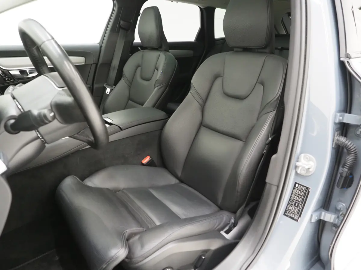 2.0 T6 Plug-in hybrid AWD Plus Dark Long Range | Panoramadak | Pilot Assist | Trekhaak | Leder | Harman/Kardon | 360 | Keyless | Carplay