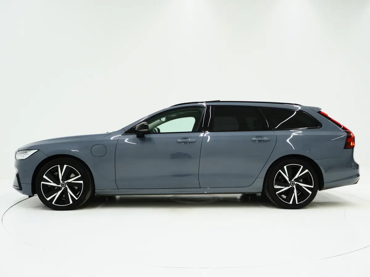2.0 T6 Plug-in hybrid AWD Plus Dark Long Range | Panoramadak | Pilot Assist | Trekhaak | Leder | Harman/Kardon | 360 | Keyless | Carplay