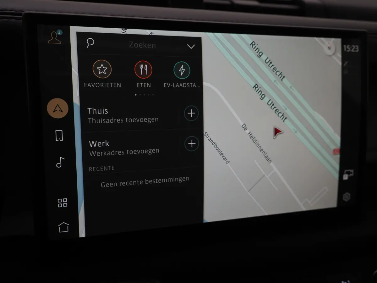 2.0 P400e 110 Urban WideTrack Look | Panoramadak | Explorer Pack | Sidesteps | Lightbar | Trekhaak | Meridian | Carplay