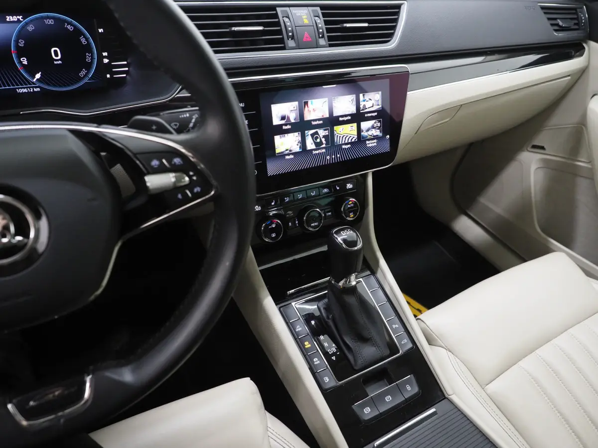 1.4 TSI iV Laurin & Klement | Leder | Trekhaak | Canton | Adaptive Cruise | Keyless | Sfeerlicht | Memory | Carplay