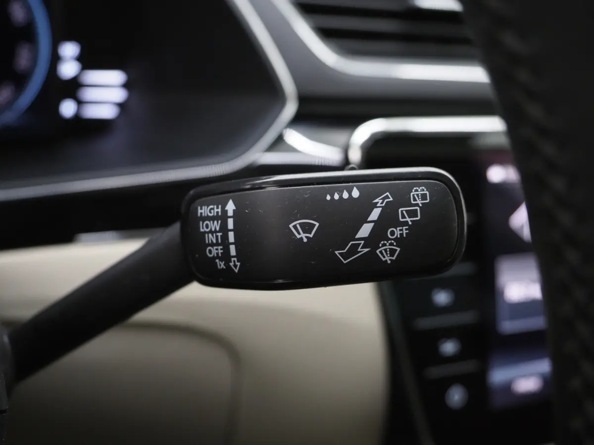 1.4 TSI iV Laurin & Klement | Leder | Trekhaak | Canton | Adaptive Cruise | Keyless | Sfeerlicht | Memory | Carplay