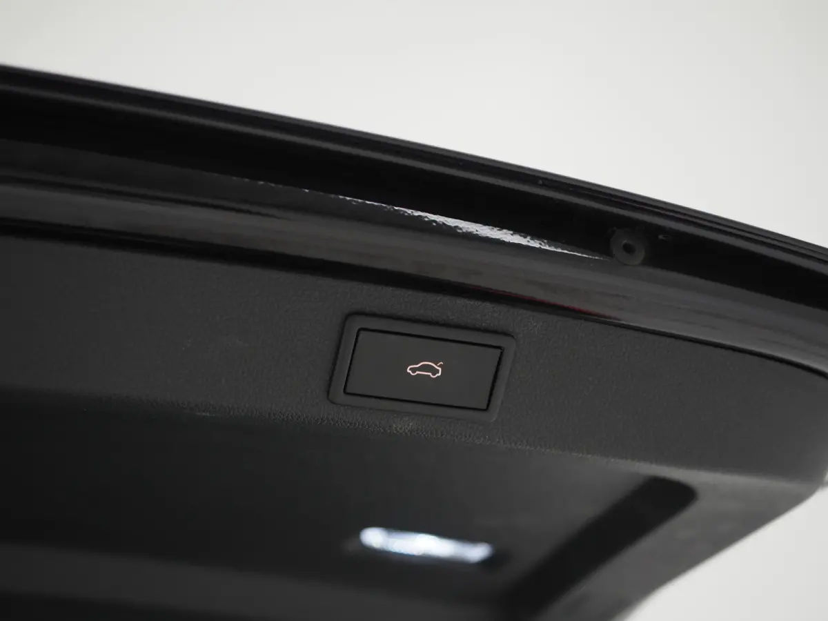 1.4 TSI iV Laurin & Klement | Leder | Trekhaak | Canton | Adaptive Cruise | Keyless | Sfeerlicht | Memory | Carplay