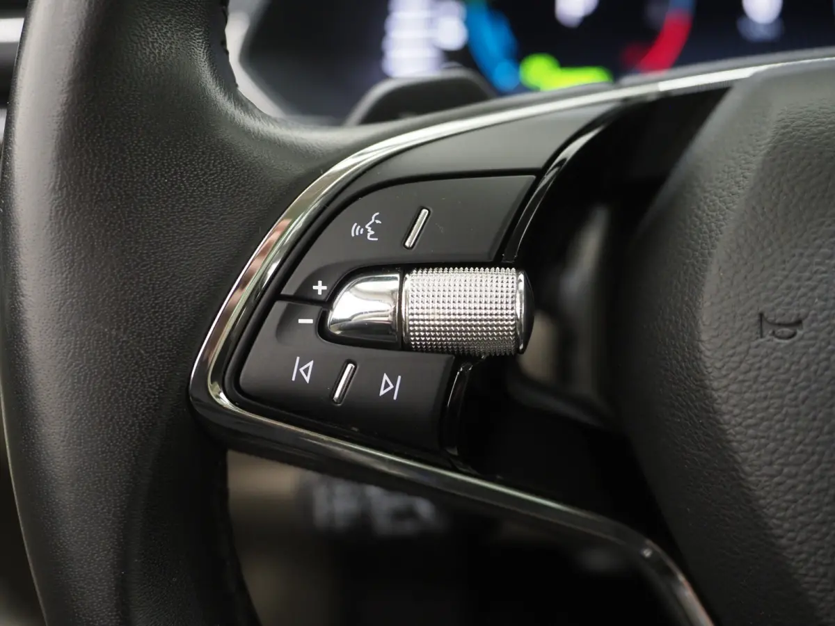 1.4 TSI iV Laurin & Klement | Leder | Trekhaak | Canton | Adaptive Cruise | Keyless | Sfeerlicht | Memory | Carplay
