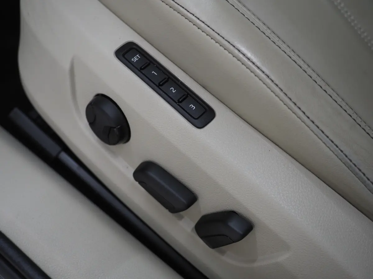 1.4 TSI iV Laurin & Klement | Leder | Trekhaak | Canton | Adaptive Cruise | Keyless | Sfeerlicht | Memory | Carplay