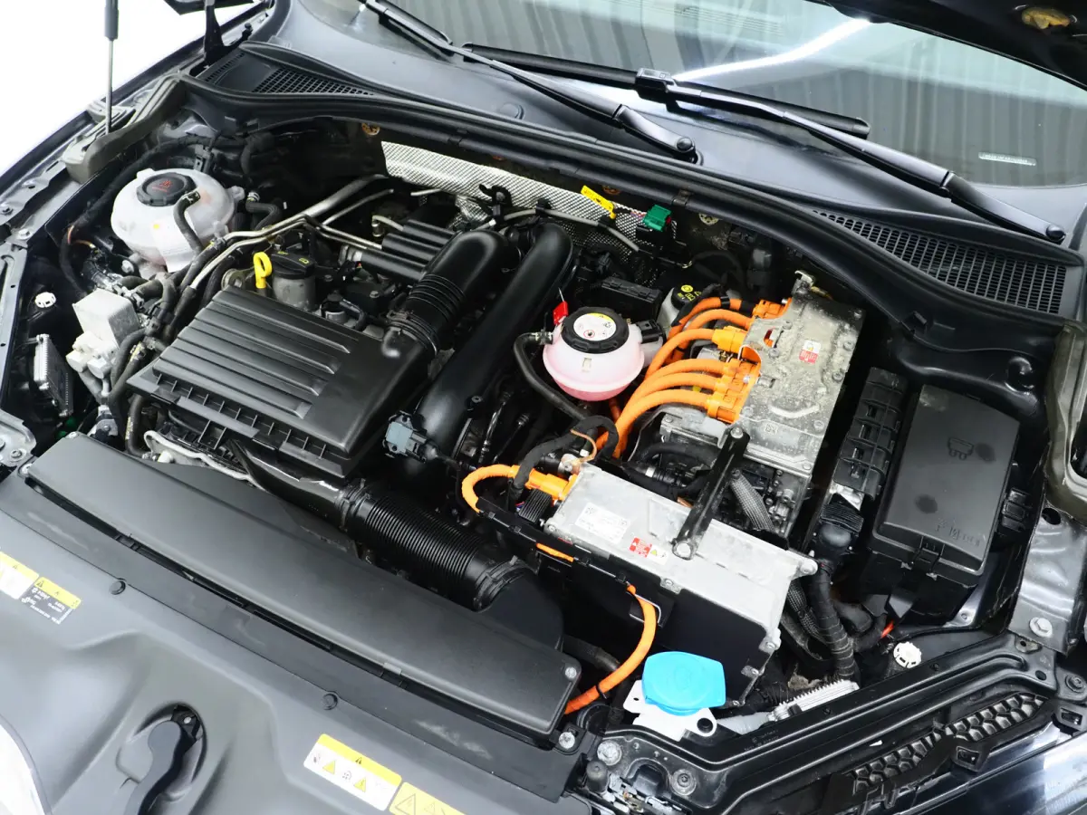 1.4 TSI iV Laurin & Klement | Leder | Trekhaak | Canton | Adaptive Cruise | Keyless | Sfeerlicht | Memory | Carplay