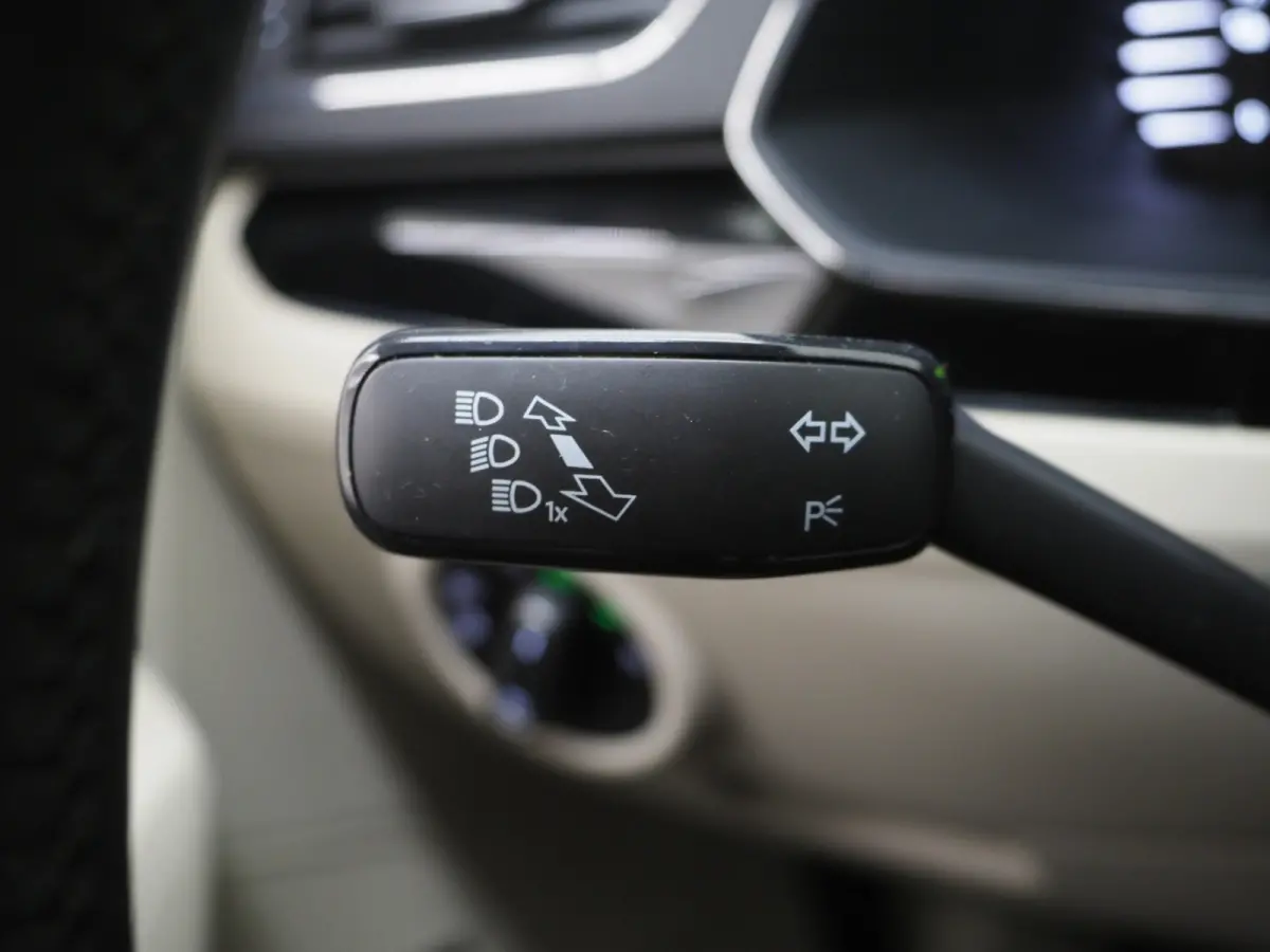 1.4 TSI iV Laurin & Klement | Leder | Trekhaak | Canton | Adaptive Cruise | Keyless | Sfeerlicht | Memory | Carplay