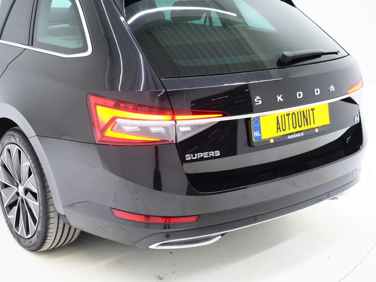 1.4 TSI iV Laurin & Klement | Leder | Trekhaak | Canton | Adaptive Cruise | Keyless | Sfeerlicht | Memory | Carplay