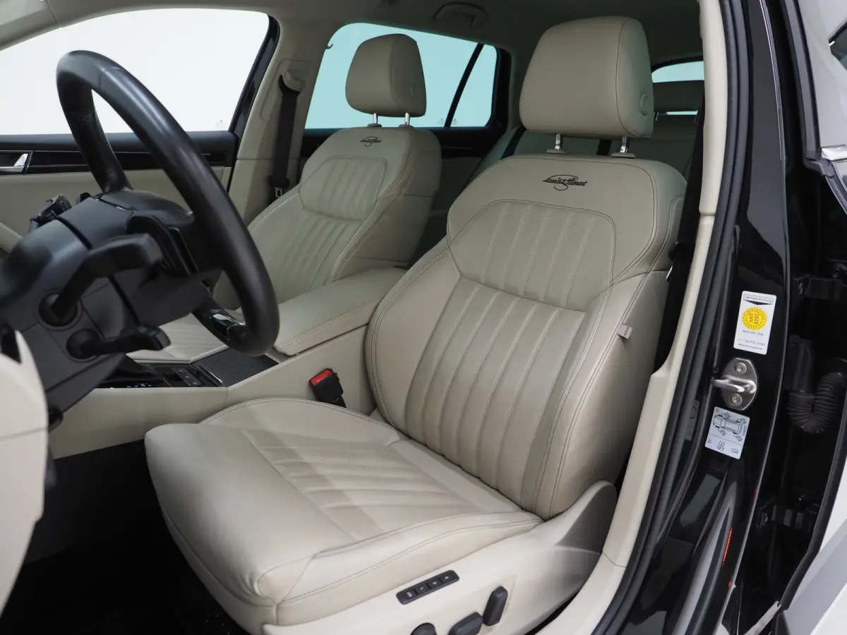 1.4 TSI iV Laurin & Klement | Leder | Trekhaak | Canton | Adaptive Cruise | Keyless | Sfeerlicht | Memory | Carplay