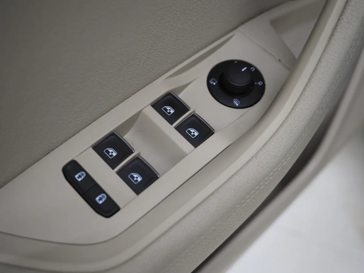 1.4 TSI iV Laurin & Klement | Leder | Trekhaak | Canton | Adaptive Cruise | Keyless | Sfeerlicht | Memory | Carplay