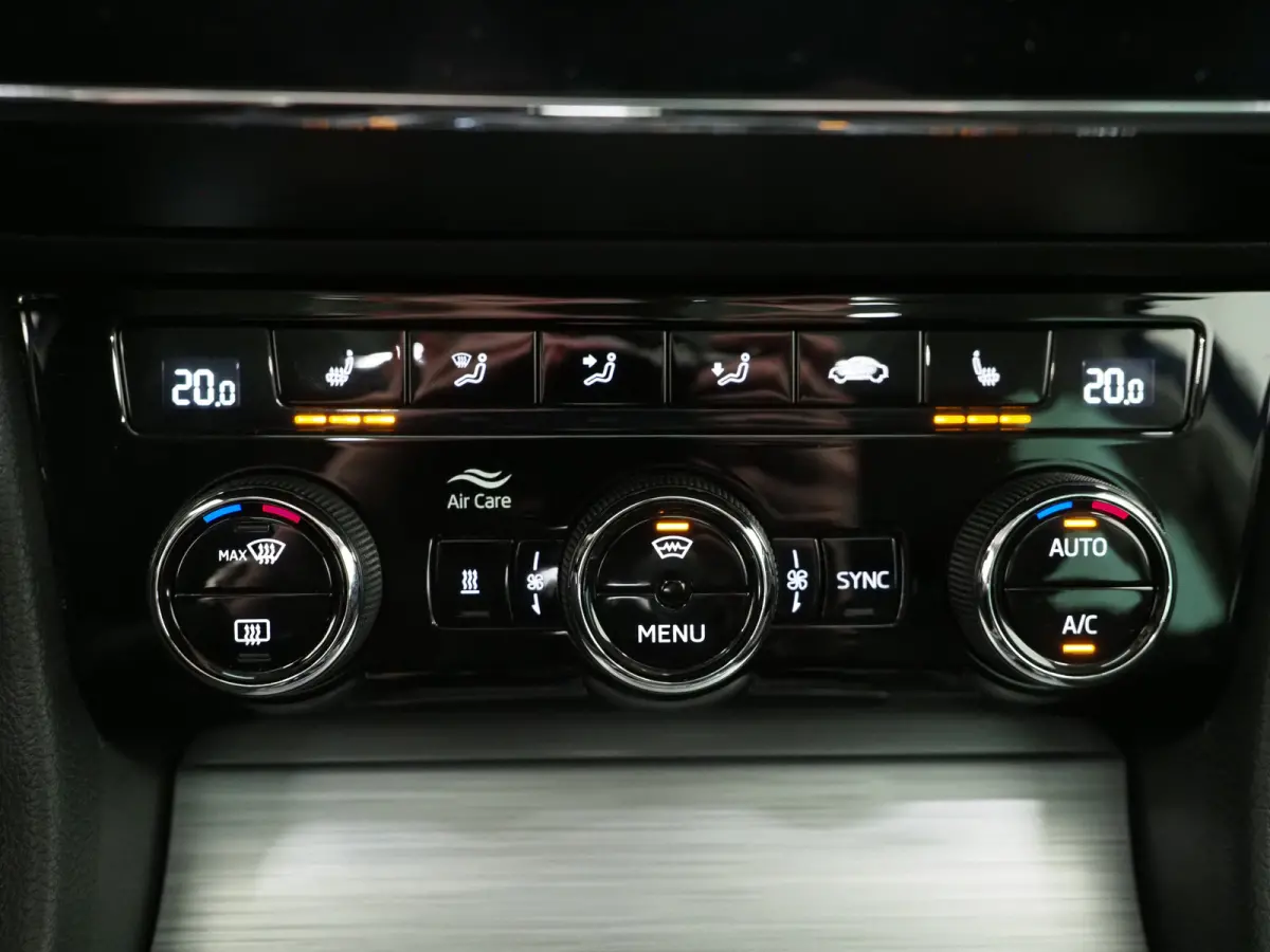 1.4 TSI iV 218PK | Panoramadak | Virtual | Adaptive Cruise | Stoelverwarming | DAB | PDC | Carplay