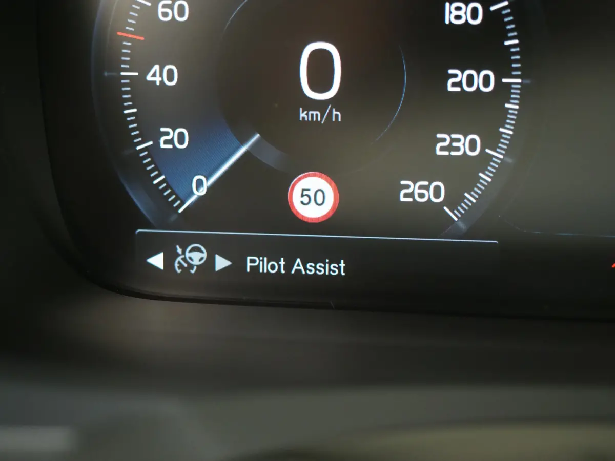 2.0 T8 AWD Inscription | Panoramadak | Massage | Pilot Assist | HUD | Leder | Keyless | 360 | BLIS | Carplay