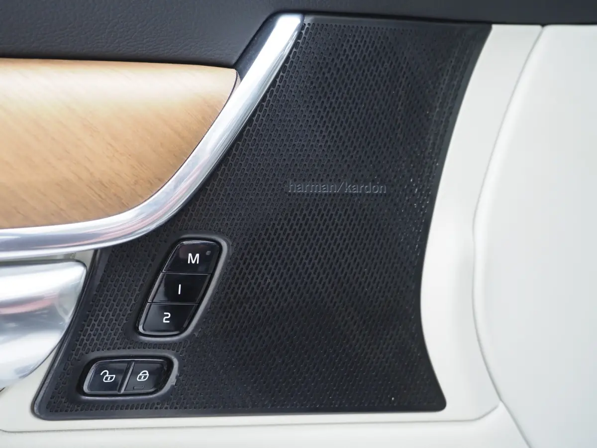 2.0 T8 AWD Inscription | Panoramadak | Massage | Pilot Assist | HUD | Leder | Keyless | 360 | BLIS | Carplay
