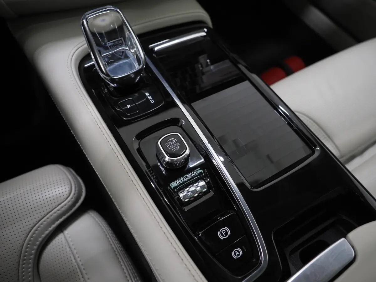 2.0 T8 AWD Inscription | Panoramadak | Massage | Pilot Assist | HUD | Leder | Keyless | 360 | BLIS | Carplay