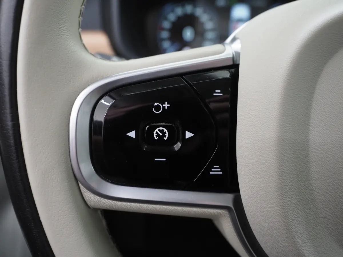 2.0 T8 AWD Inscription | Panoramadak | Massage | Pilot Assist | HUD | Leder | Keyless | 360 | BLIS | Carplay