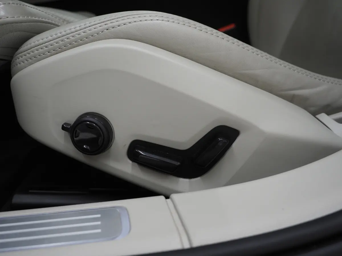 2.0 T8 AWD Inscription | Panoramadak | Massage | Pilot Assist | HUD | Leder | Keyless | 360 | BLIS | Carplay