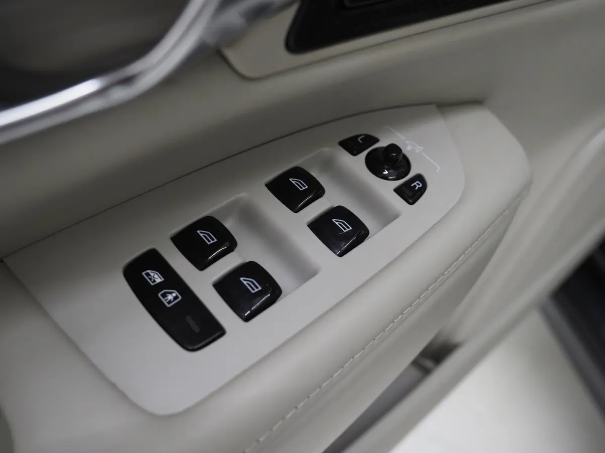 2.0 T8 AWD Inscription | Panoramadak | Massage | Pilot Assist | HUD | Leder | Keyless | 360 | BLIS | Carplay
