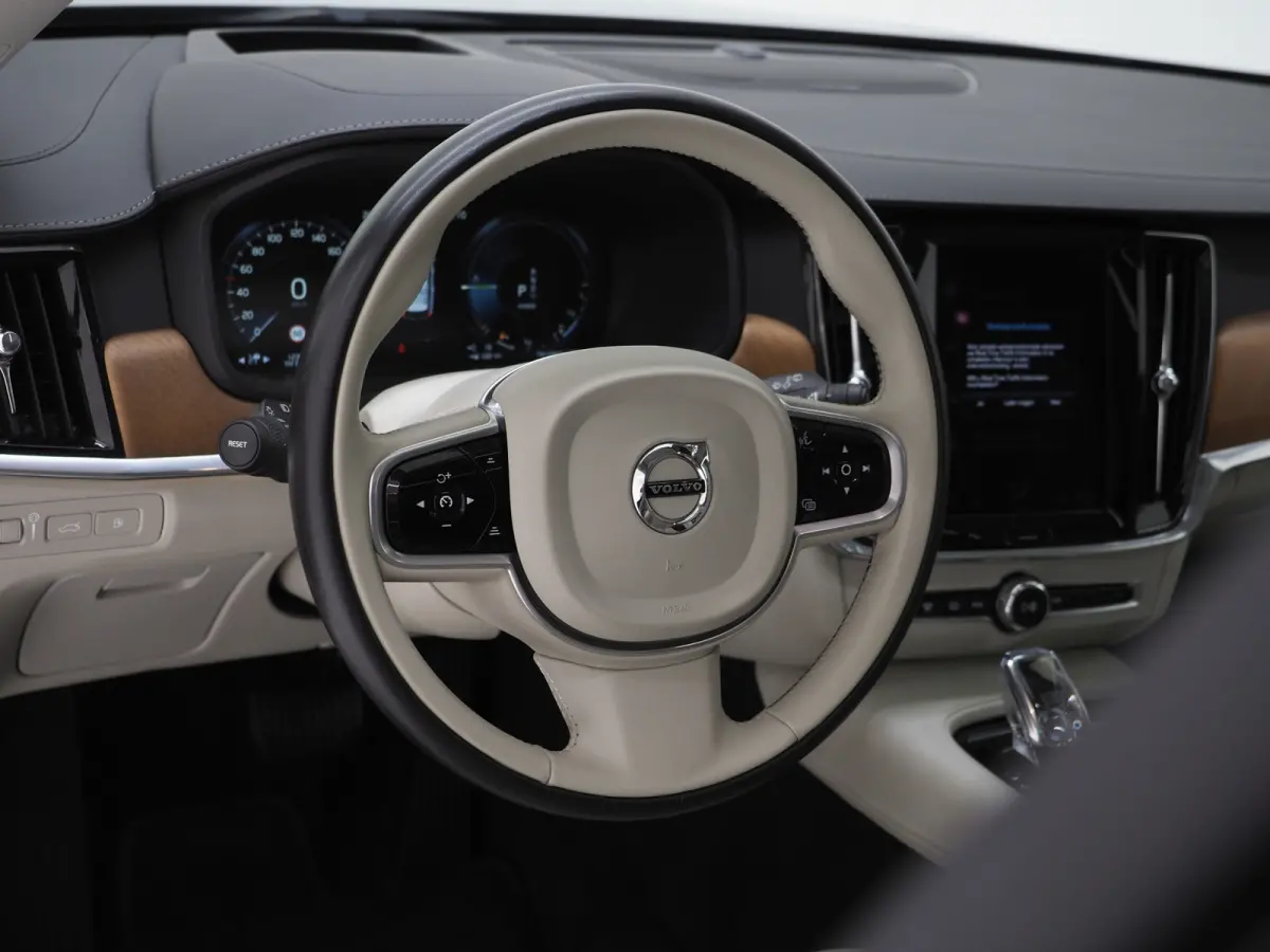 2.0 T8 AWD Inscription | Panoramadak | Massage | Pilot Assist | HUD | Leder | Keyless | 360 | BLIS | Carplay