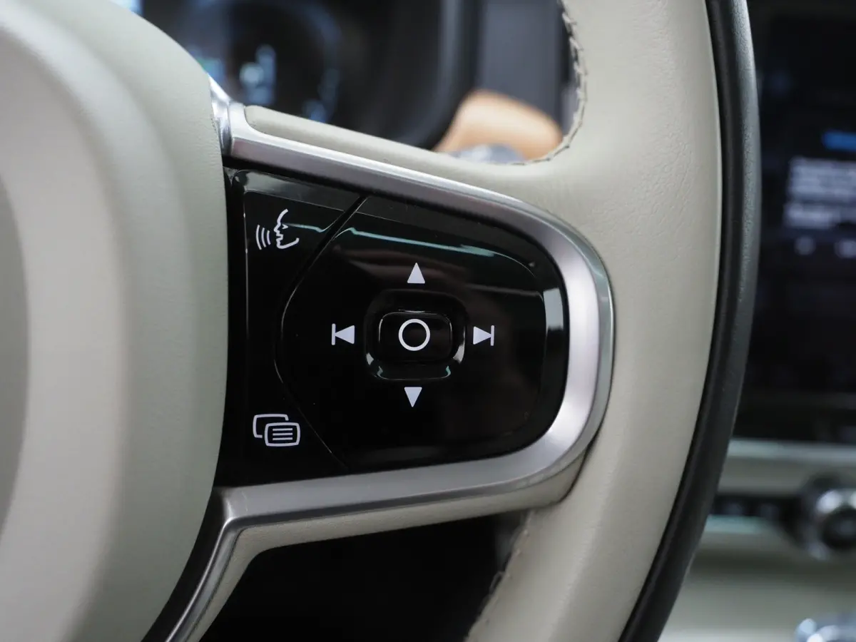 2.0 T8 AWD Inscription | Panoramadak | Massage | Pilot Assist | HUD | Leder | Keyless | 360 | BLIS | Carplay
