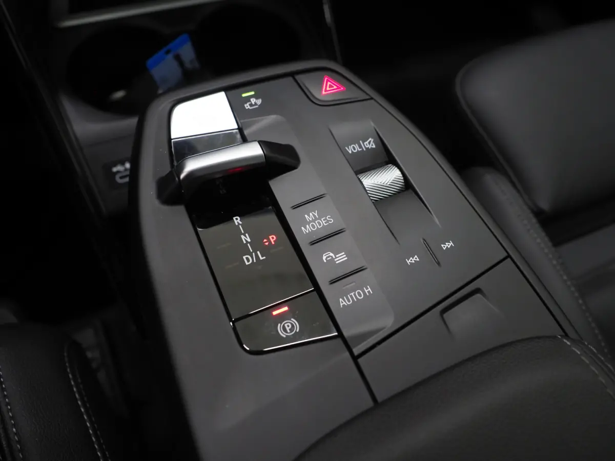 xDrive25e Individual | Panoramadak | Leder | Camera | Keyless | Cruise | Virtual | DAB | Carplay