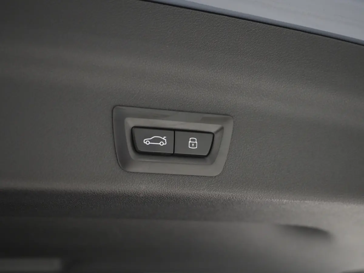 xDrive25e Individual | Panoramadak | Leder | Camera | Keyless | Cruise | Virtual | DAB | Carplay