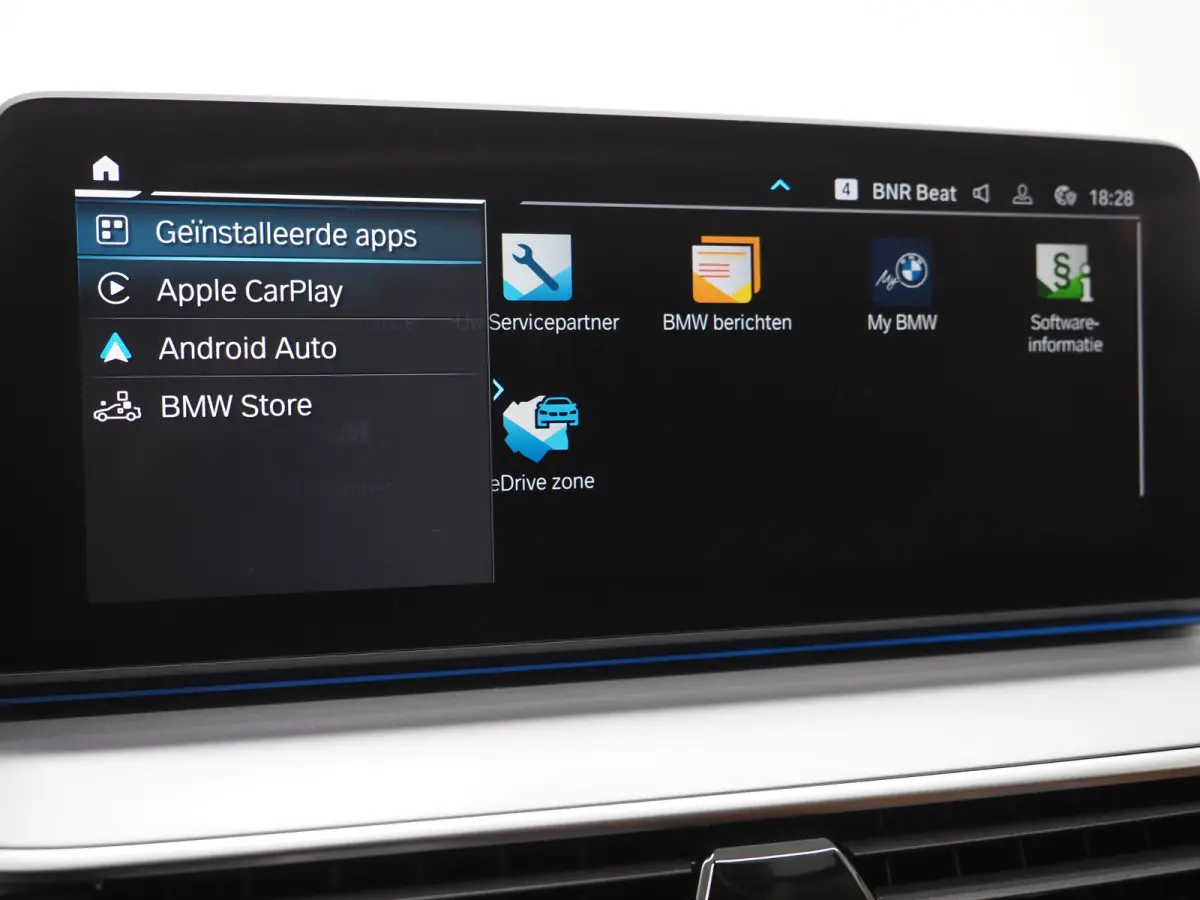 520e | Panoramadak | LED Grille | Trekhaak | Leder | HUD | 360 | Dodehoek | Sfeerlicht | Memory | Carplay