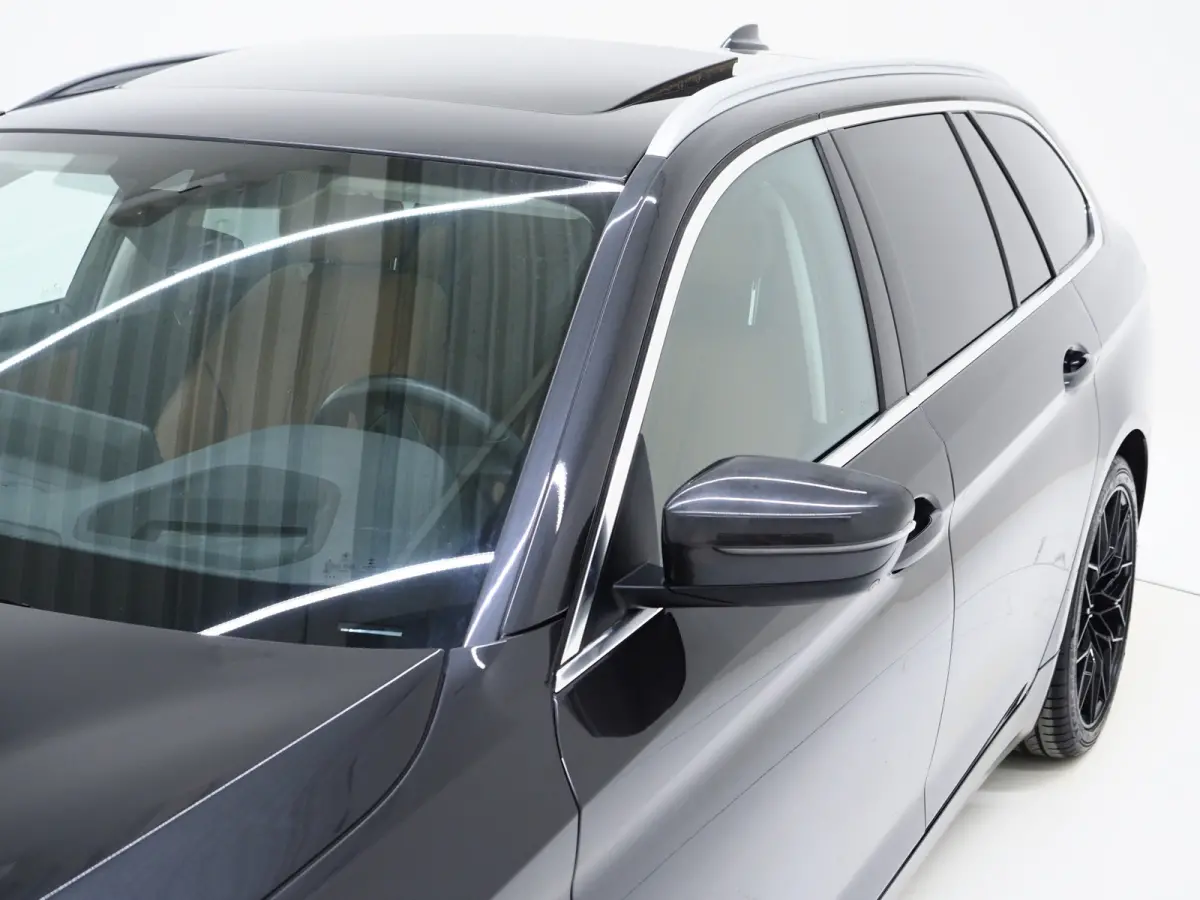 520e | Panoramadak | LED Grille | Trekhaak | Leder | HUD | 360 | Dodehoek | Sfeerlicht | Memory | Carplay