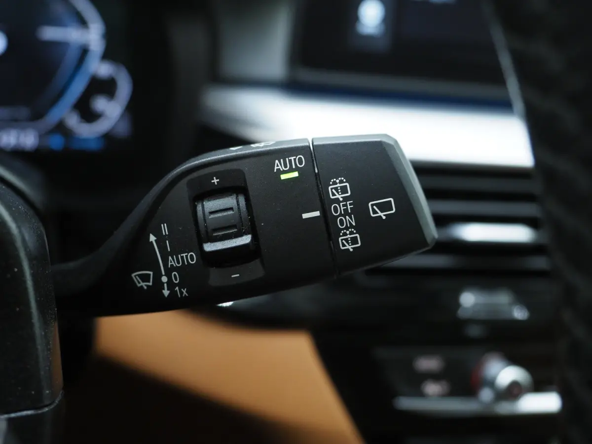 520e | Panoramadak | LED Grille | Trekhaak | Leder | HUD | 360 | Dodehoek | Sfeerlicht | Memory | Carplay