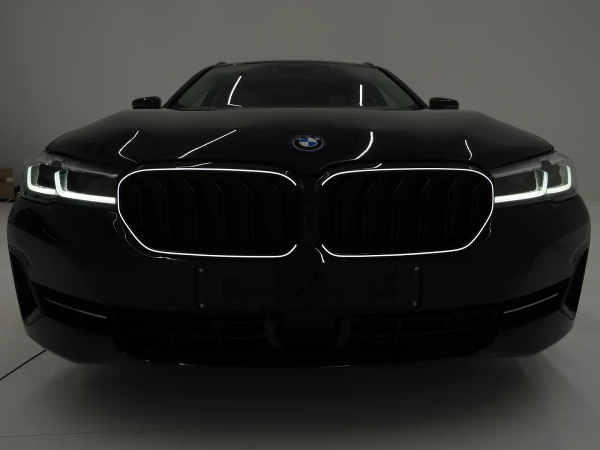 520e | Panoramadak | LED Grille | Trekhaak | Leder | HUD | 360 | Dodehoek | Sfeerlicht | Memory | Carplay