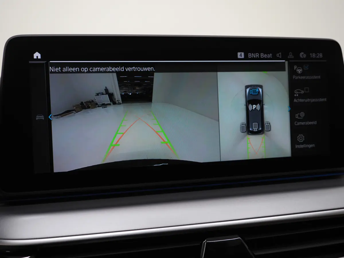 520e | Panoramadak | LED Grille | Trekhaak | Leder | HUD | 360 | Dodehoek | Sfeerlicht | Memory | Carplay