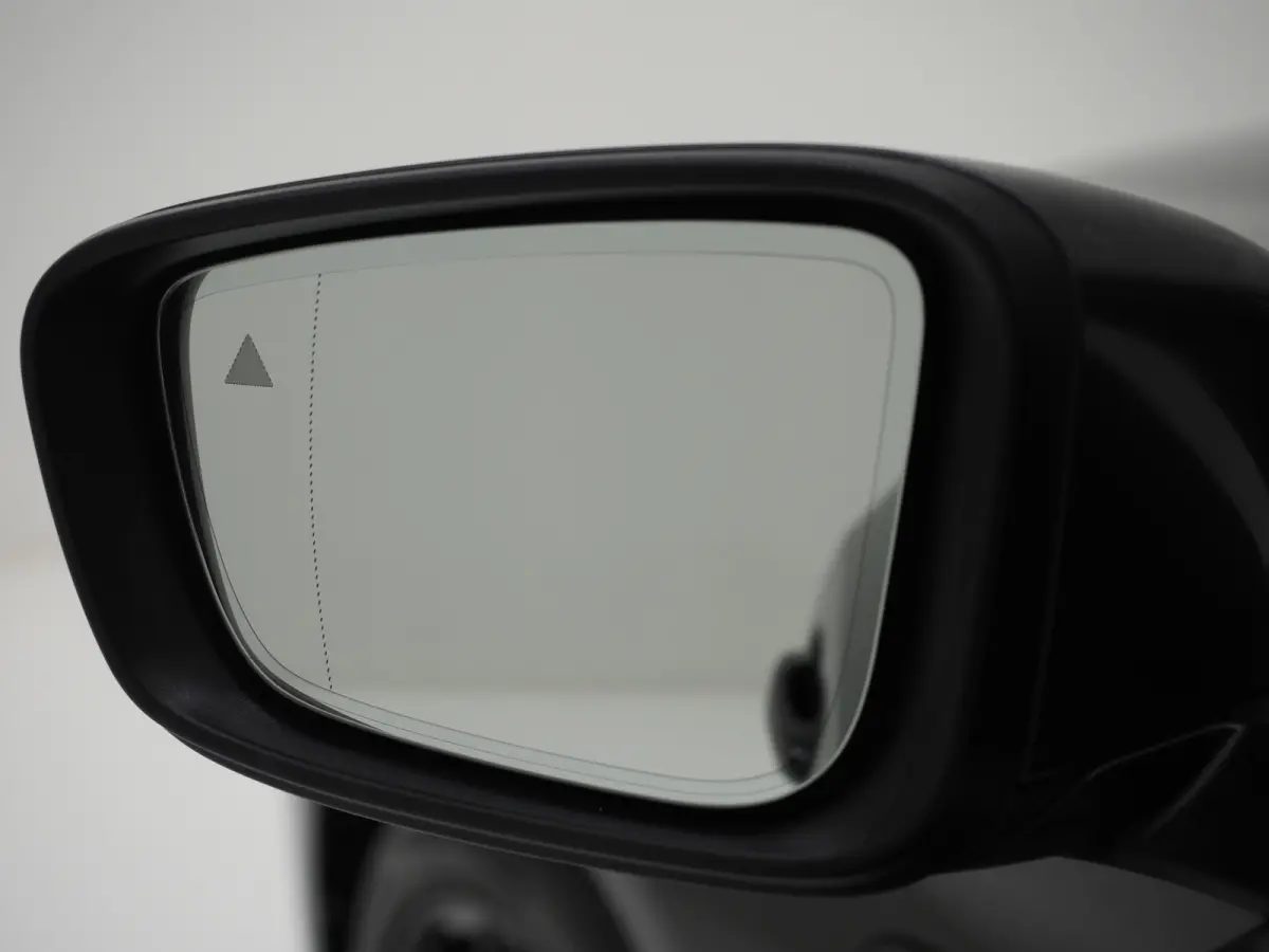 520e | Panoramadak | LED Grille | Trekhaak | Leder | HUD | 360 | Dodehoek | Sfeerlicht | Memory | Carplay