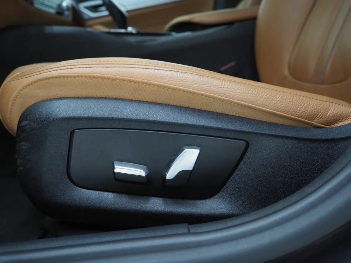 520e | Panoramadak | LED Grille | Trekhaak | Leder | HUD | 360 | Dodehoek | Sfeerlicht | Memory | Carplay