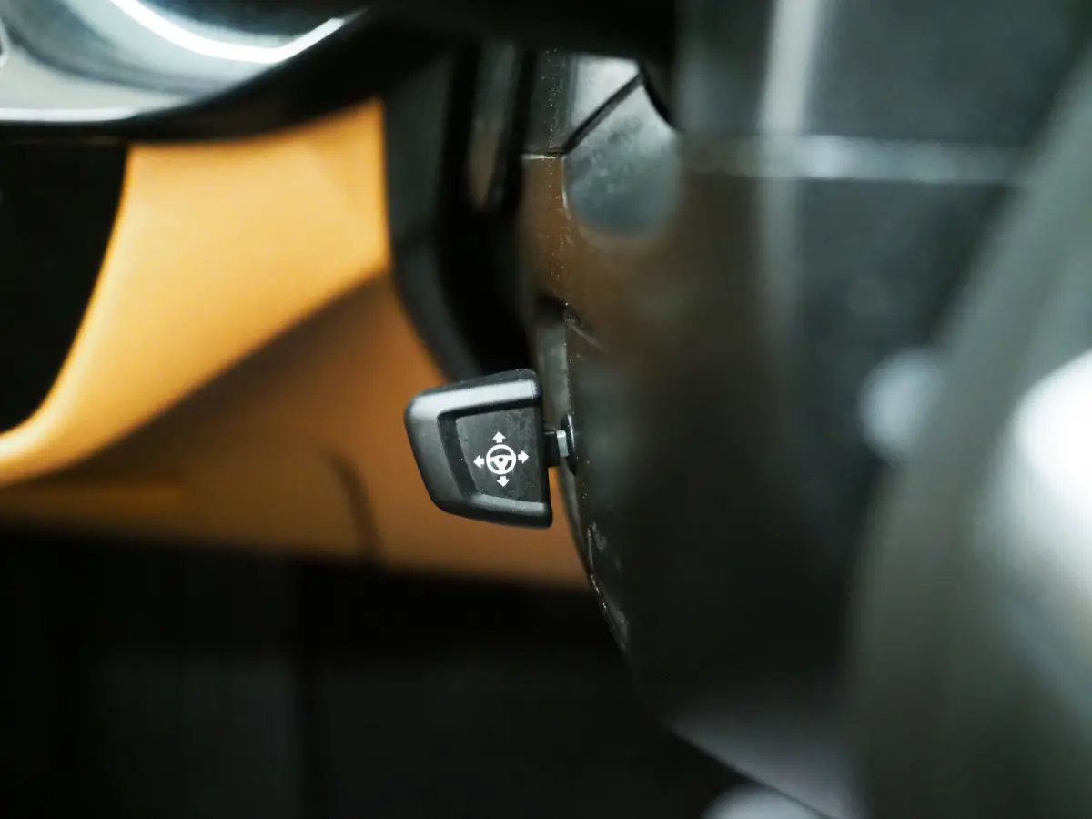 520e | Panoramadak | LED Grille | Trekhaak | Leder | HUD | 360 | Dodehoek | Sfeerlicht | Memory | Carplay