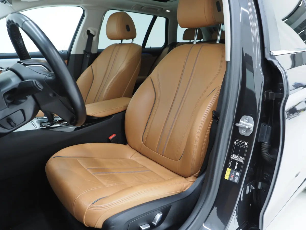 520e | Panoramadak | LED Grille | Trekhaak | Leder | HUD | 360 | Dodehoek | Sfeerlicht | Memory | Carplay