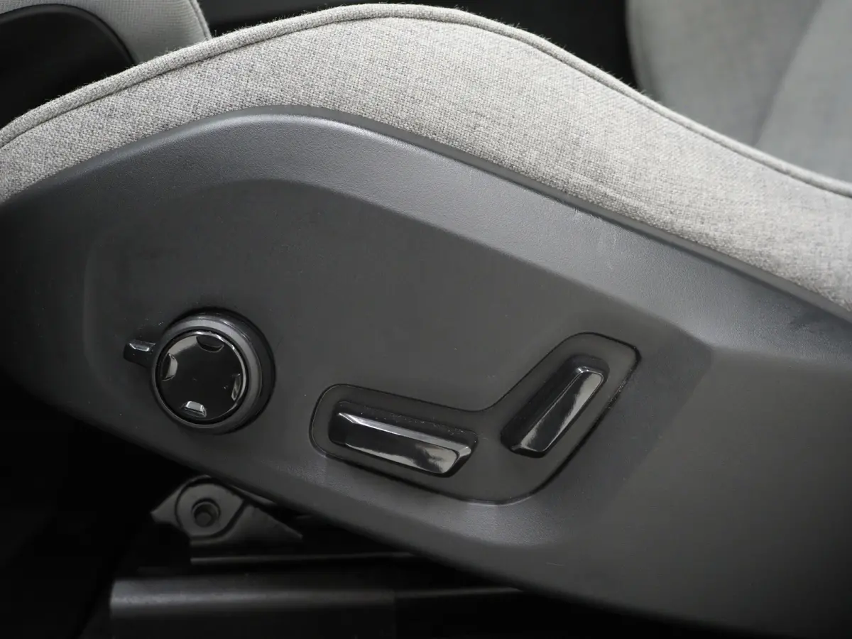 2.0 T6 Plug-in hybrid AWD Ultimate Long Range | Panoramadak | Luchtvering | Tailored Wool Blend | Trekhaak | HUD | Harman/Kardon
