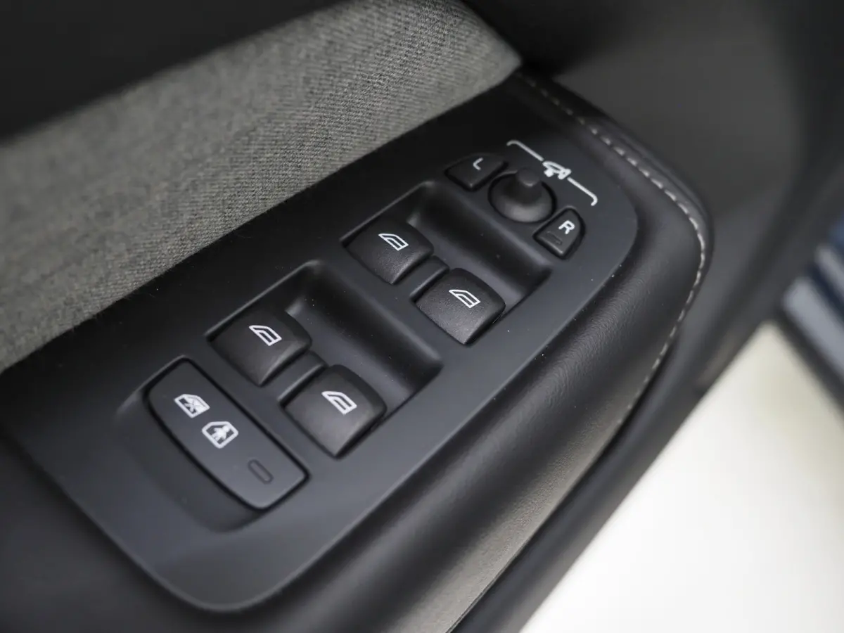 2.0 T6 Plug-in hybrid AWD Ultimate Long Range | Panoramadak | Luchtvering | Tailored Wool Blend | Trekhaak | HUD | Harman/Kardon