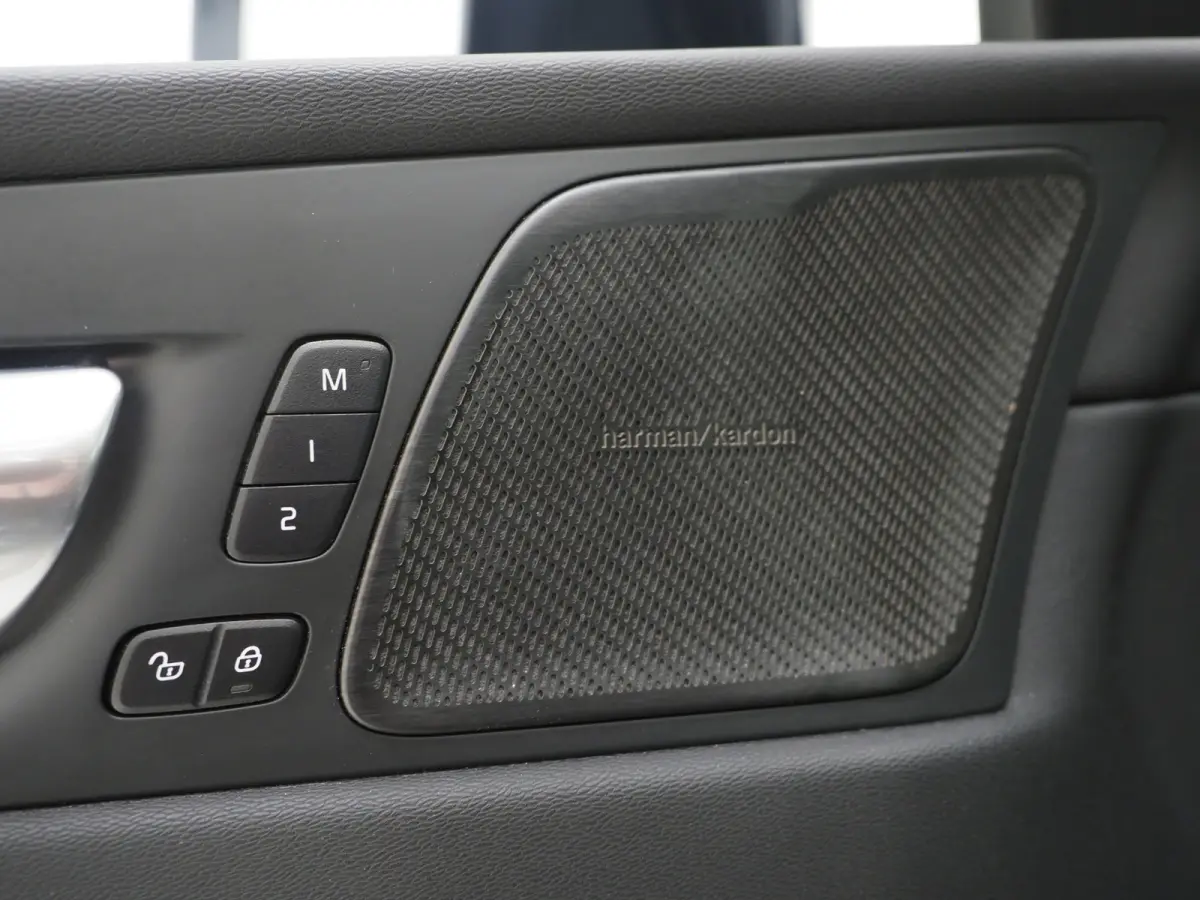 2.0 T6 Plug-in hybrid AWD Ultimate Long Range | Panoramadak | Luchtvering | Tailored Wool Blend | Trekhaak | HUD | Harman/Kardon