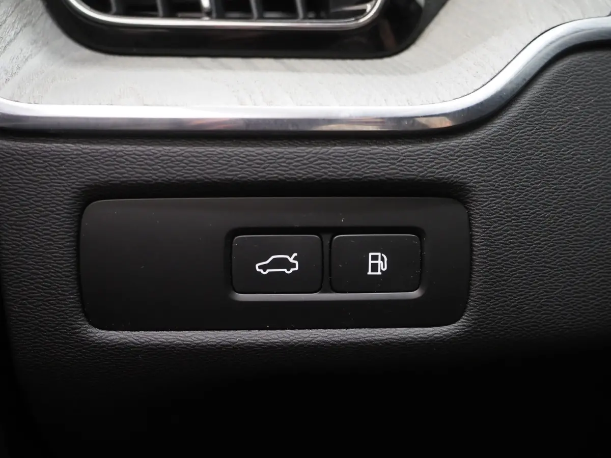 2.0 T6 Plug-in hybrid AWD Ultimate Long Range | Panoramadak | Luchtvering | Tailored Wool Blend | Trekhaak | HUD | Harman/Kardon